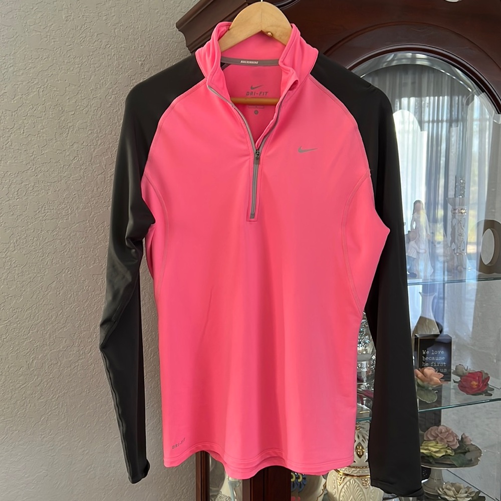 Women’s Nike 1/4 Zip Dri-fit pullover in size L